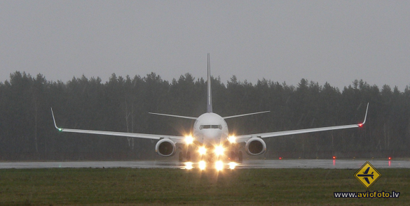 Boeing 737-8AS